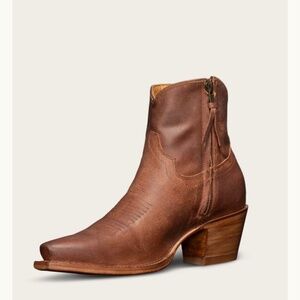 Tecova’s Daisy Zip Boot